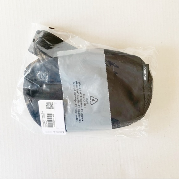 Lululemon Black Everywhere Belt Bag Crossbody Bag - Picture 2 of 5